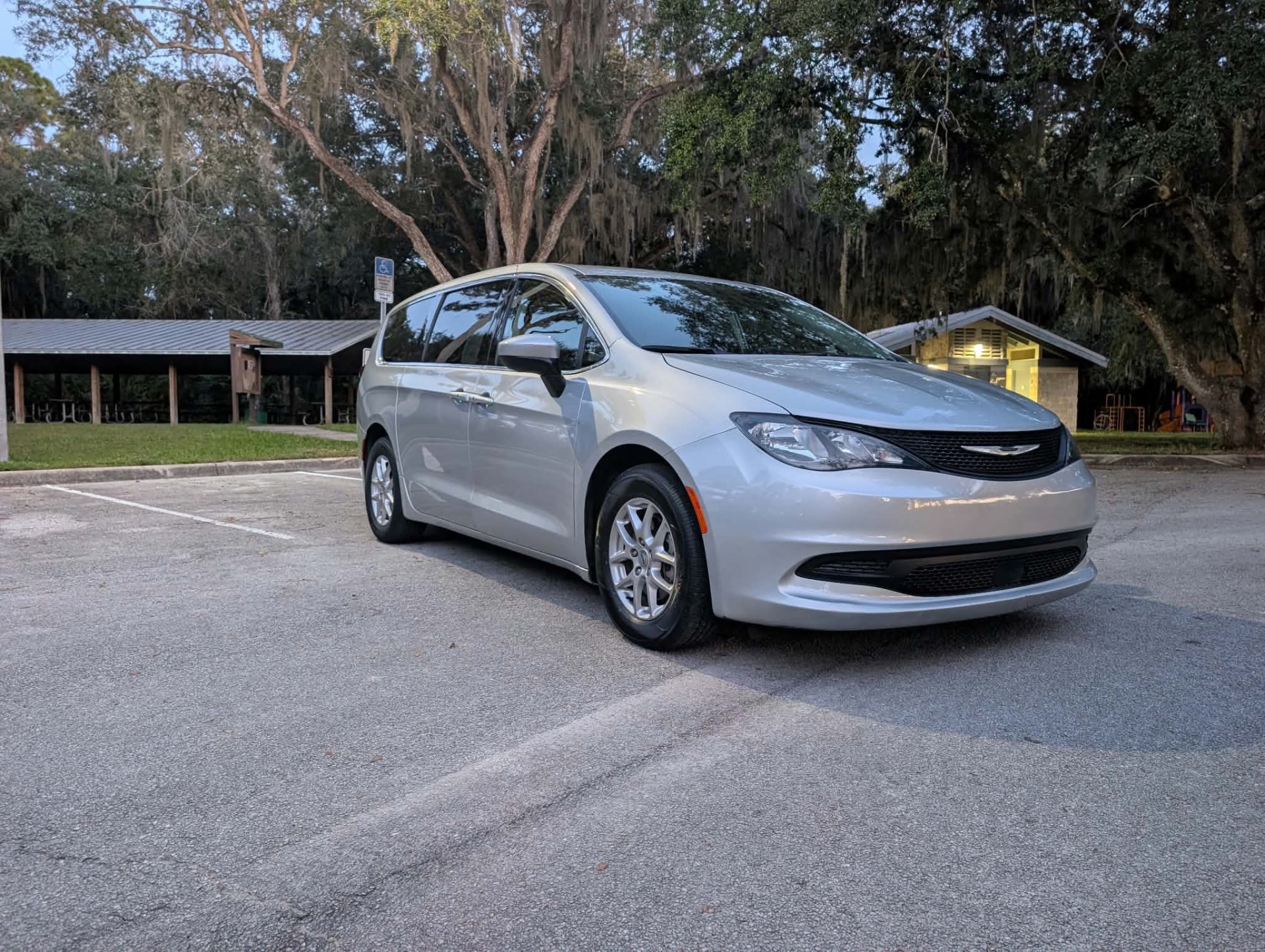 2023 Chrysler Voyager LX photo 4