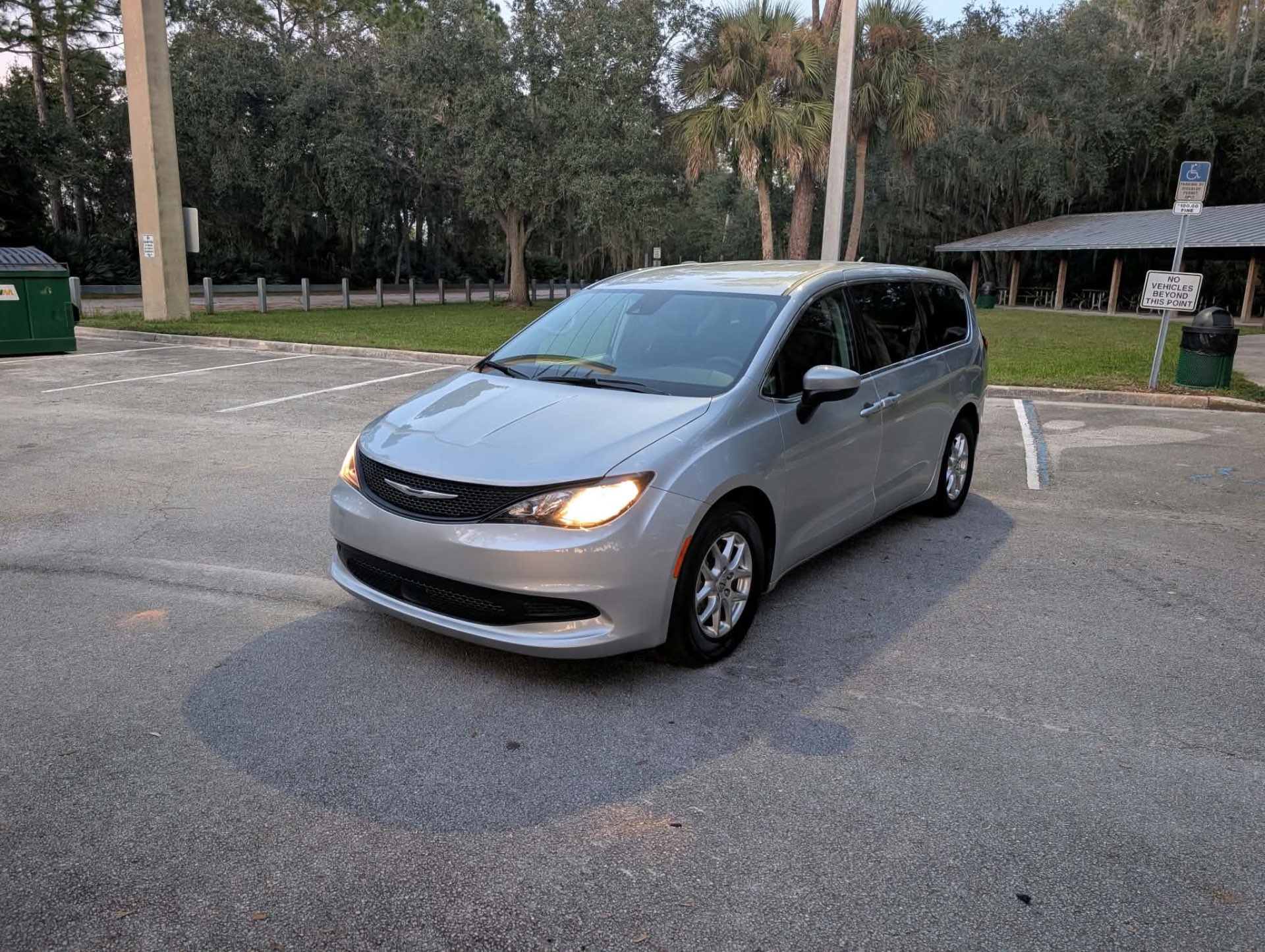 2023 Chrysler Voyager LX photo 2