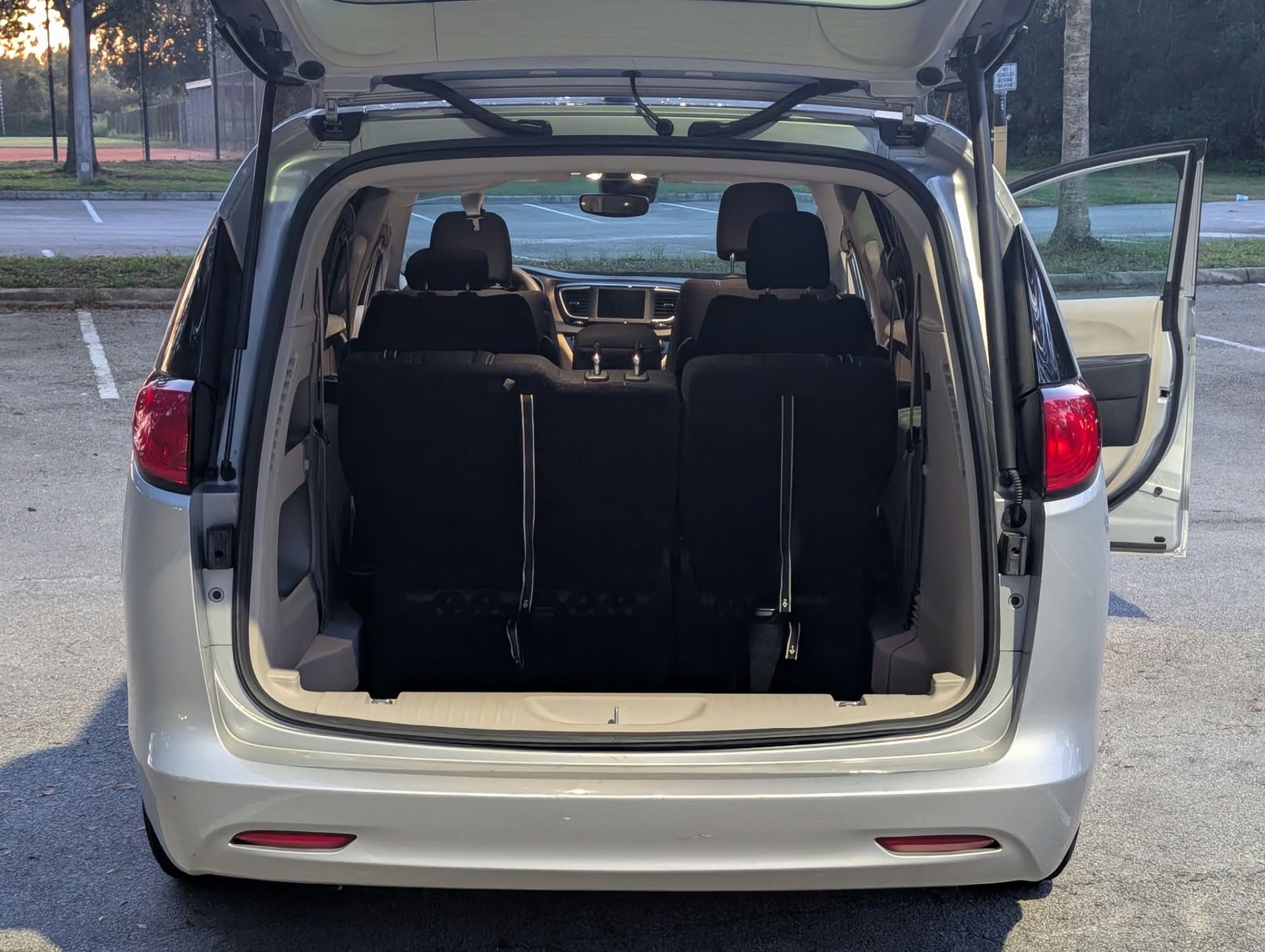 2023 Chrysler Voyager LX photo 8